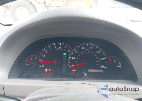 2005 Toyota Camry Le z USA, uszkodzony, nr VIN 4T1BE32K95U503953